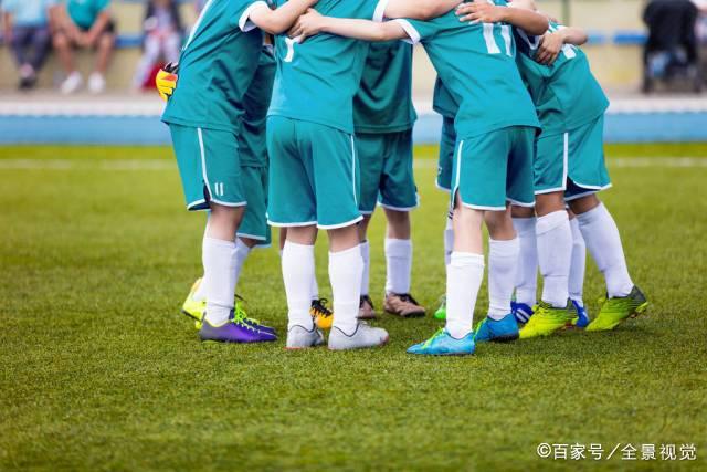 解说：对于米切尔来说 早一些完成续约 落袋为安是最好的选择